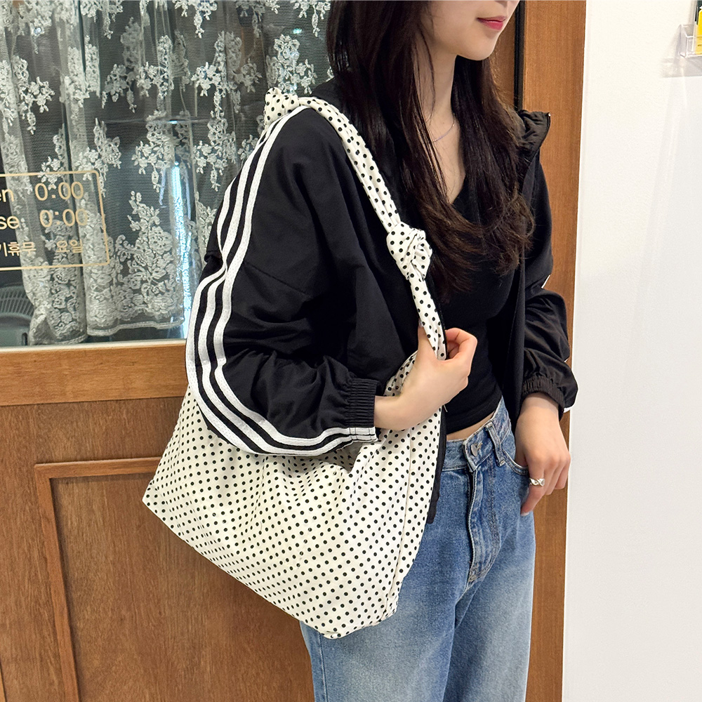 OP_M2362 캐주얼 데일리 땡땡이 숄더백 - 상세 이미지 2