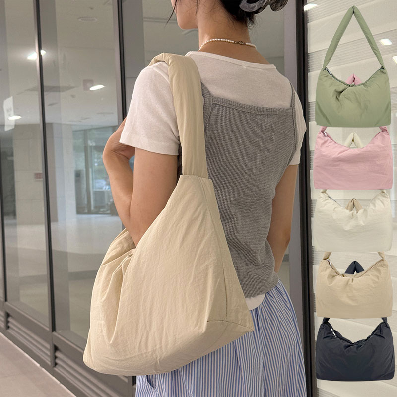 겨울가방 다양한가방 넉넉한수납가방 패딩가방 패딩숄더백 가방 예쁜가방 패션가방 실용적인가방 - 메인 이미지