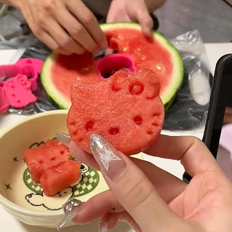 수박 커터 다기능 과일 슬라이서 DIY 주방 조각기 귀여운 모양 조합 세트 KT 몰드+조각 도구+구멍 - 상세 이미지 2