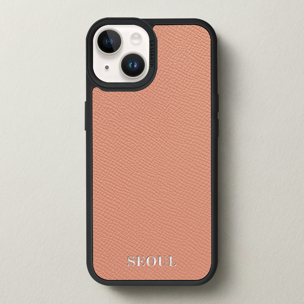 케이스어스 독일 노블레사 가죽 맥세이프 각인 커스텀 케이스 베이비핑크, 아이폰15