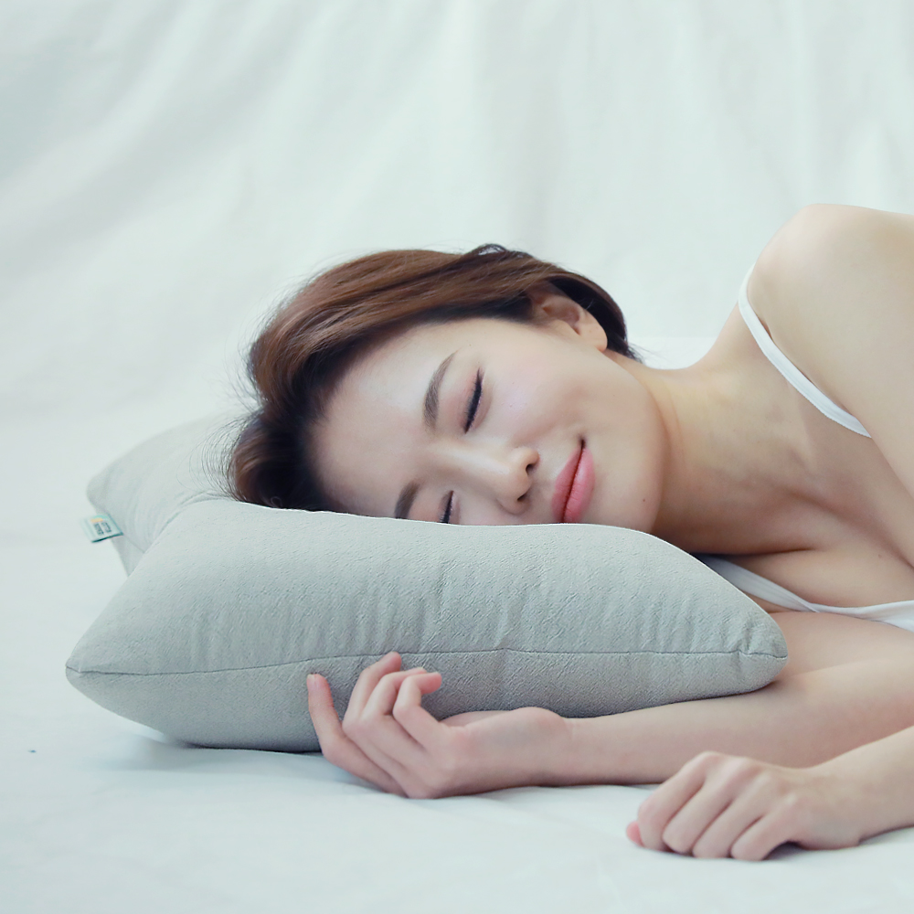 코튼샤워 스마트 귀편베개 땀을 흘려도 뽀송한 AI 건습조절 경추 베개 - 상세 이미지 2