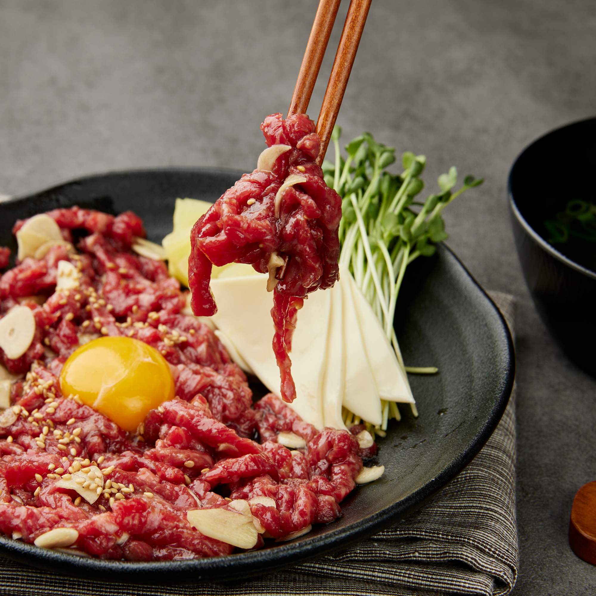 이음한우 한우 육회 소스 포함 당일작업 우둔살 육회비빔밥용 간편 안주용 키트 200g - 상세 이미지 4