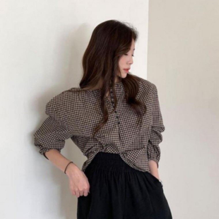 벌룬 소매 루즈핏 라운드 단추 포인트 체크 블라우스 - 메인 이미지