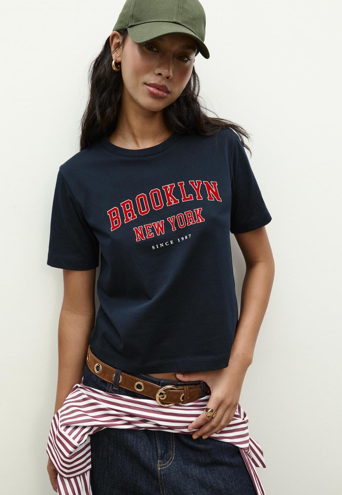 스트라디바리우스 레터링 자수 라운드넥 반팔 티셔츠 6652/935 NAVY BLUE - 상세 이미지 4