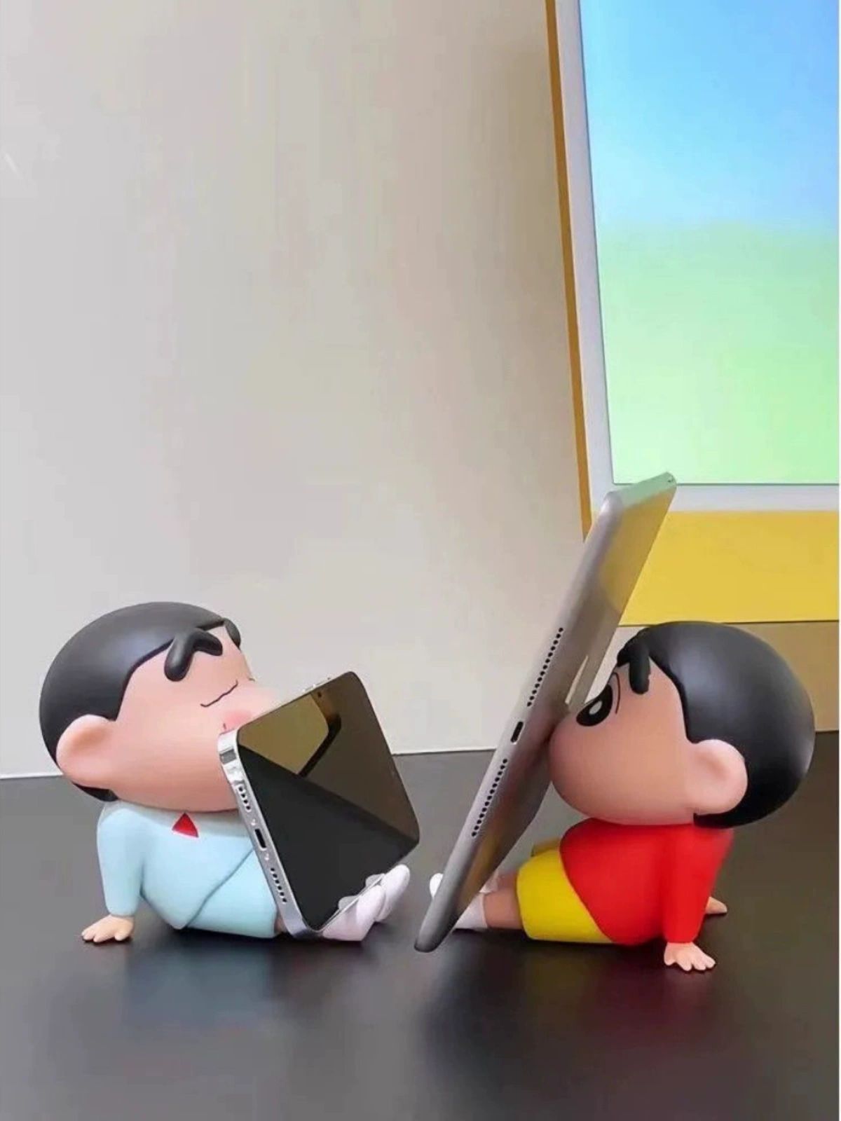 짱구는 휴대폰 거치대 홀더 데스크탑 피규어 스마트폰 받침대 책상 사무실 선물 크레용 신짱 일상복 짱구 휴대폰 거치대 1개 - 상세 이미지 4