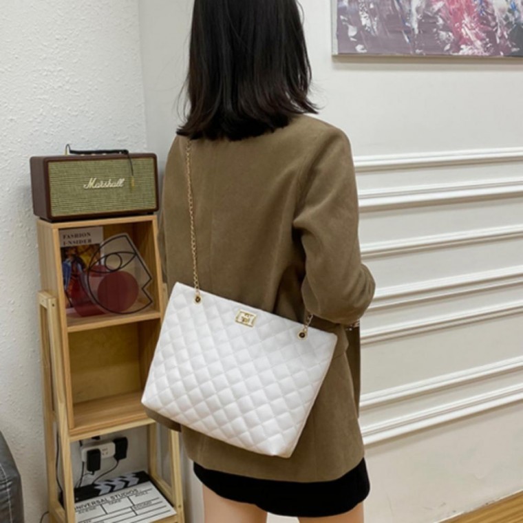 체인 퀄팅 가방 쇼퍼백 하객룩 숄더백 페미닌룩 여성 - 메인 이미지