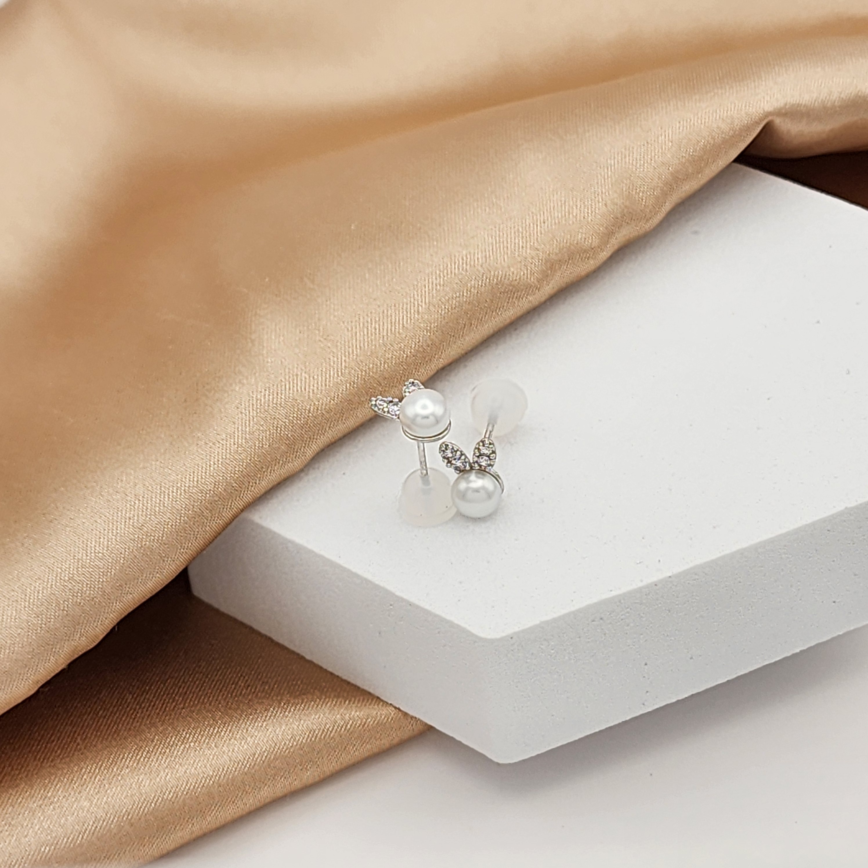 베라 바니 925실버 귀여운 토끼 담수진주 귀걸이 실리콘 뒤침