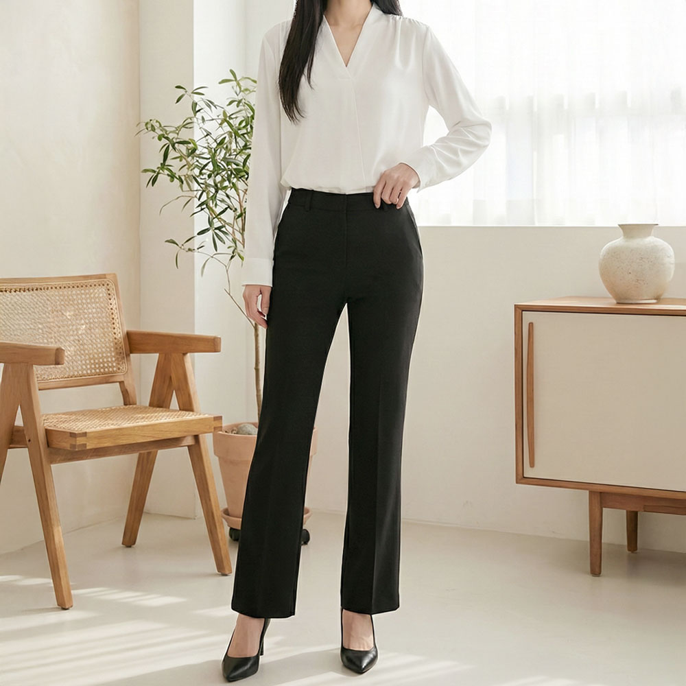 렌시 사선라인 브이넥 셔링 블라우스 - 상세 이미지 2