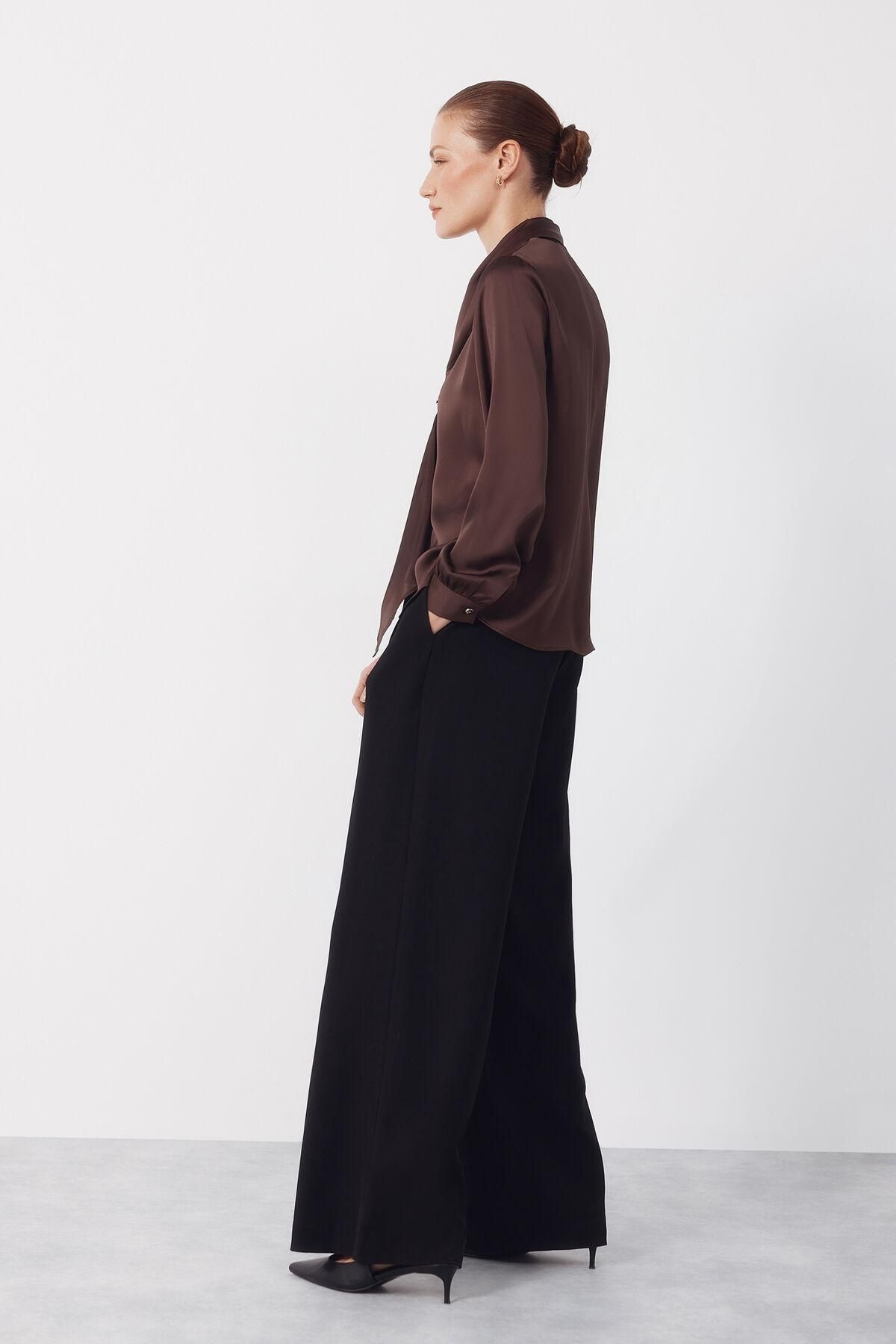 꼬르떼피엘 리본넥 새틴 블라우스 브라운 5703426 MARRON OSCURO - 상세 이미지 3