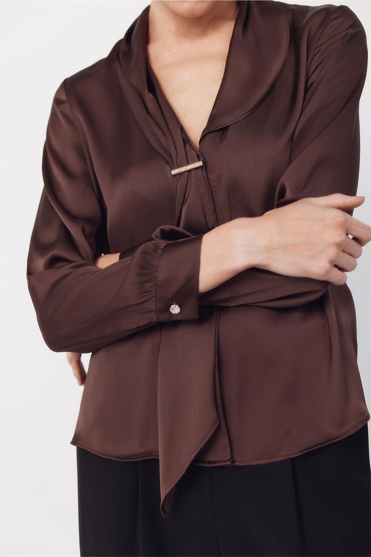 꼬르떼피엘 리본넥 새틴 블라우스 브라운 5703426 MARRON OSCURO - 상세 이미지 5
