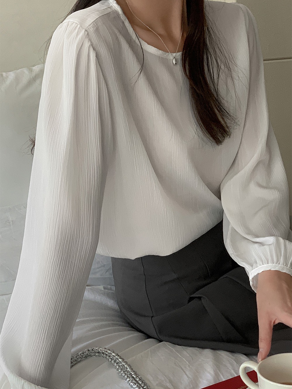 포멀 라운드 링클 쉬폰 블라우스 오피스룩 하객룩 - 상세 이미지 3