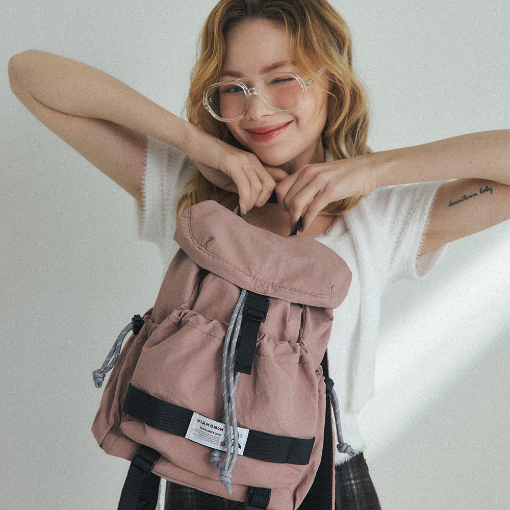 [비아모노] 트루비 스트링 미니 럭색 나일론 하프 백팩 가벼운 경량 데일리 가방 핑크 - 상품 이미지