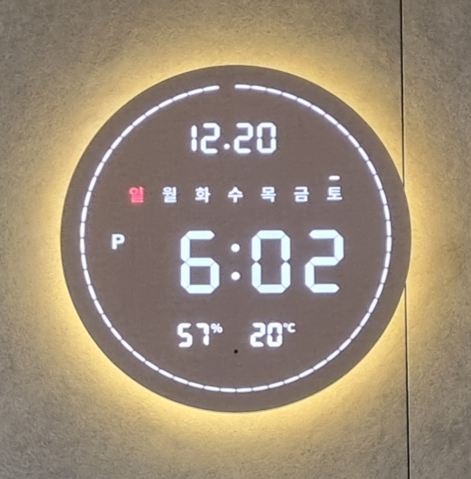 플라이토 백라이트 LED 벽시계 디지털 전자 거실 벽걸이 온습도 와이파이 터닝 플랫19cm