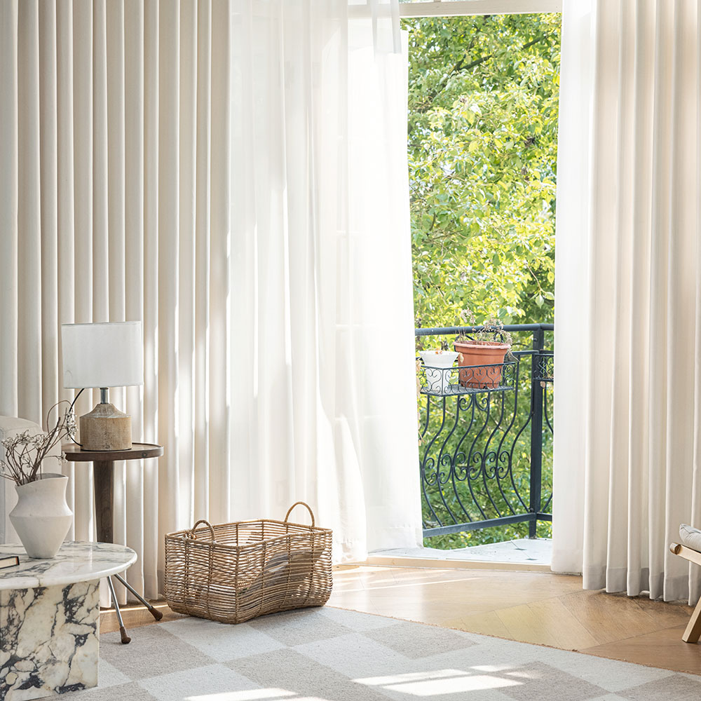 사라하우스 루나 형상기억 화이트 3중직 빛차단 방한 방풍 거실 안방 커튼