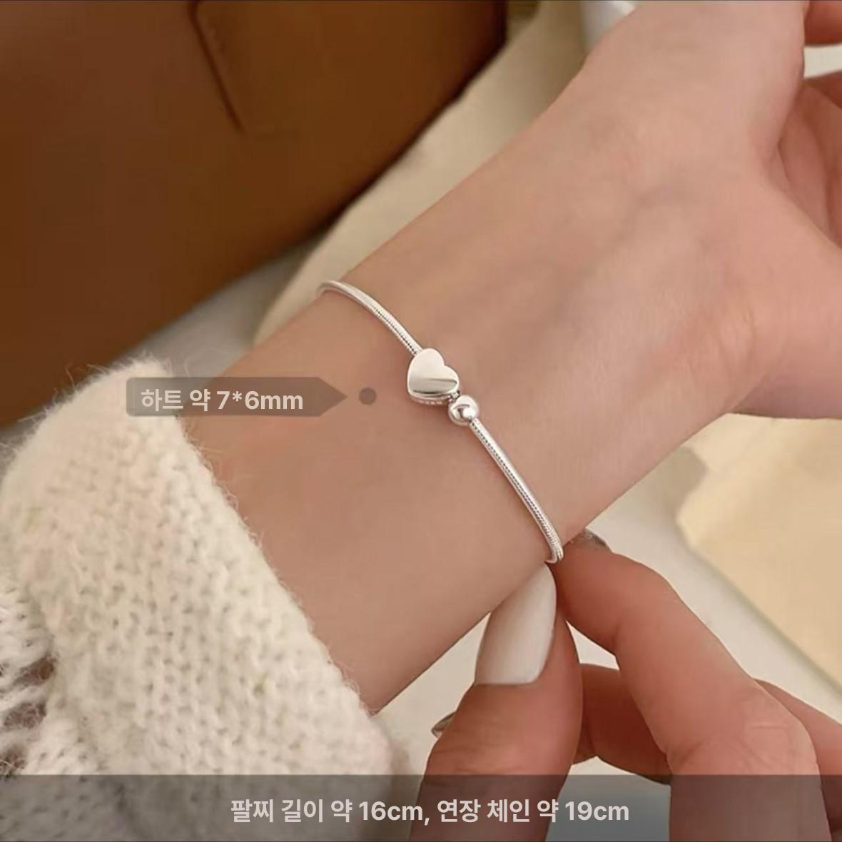 S925 순은 하트 원형 볼 여성 심플 디자인 패션 악세사리 925 실버 하트 뱀본 팔찌 - 상품 이미지