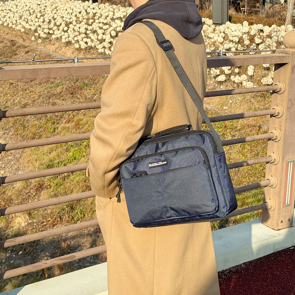 남자 메신저백 데일리 크로스백 수납력 좋은 캐주얼 직장인 출퇴근 크로스 가방 - 상세 이미지 2