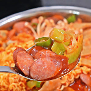 [센터합배송]국물이 끝내주는 의정부 김치부대찌개 800g 터질듯 담은 모... 맛있게 먹은 솔직 후기 - 상품 이미지 4