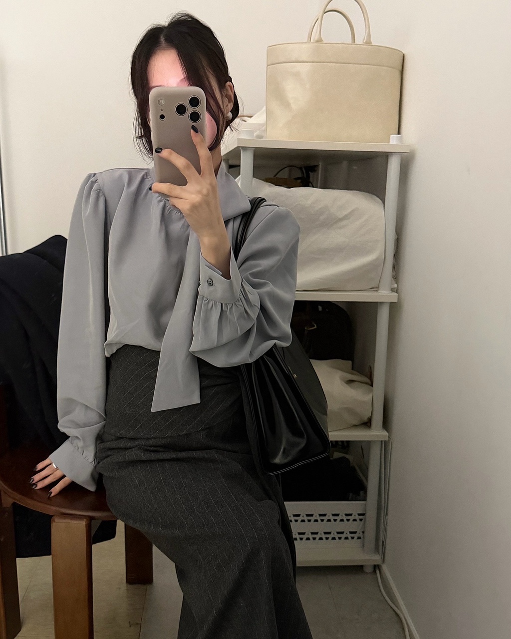 루번 여성 겨울 긴팔 리본 타이 셔링 퍼프 스카프 루즈핏 오버핏 블라우스 제품 이미지