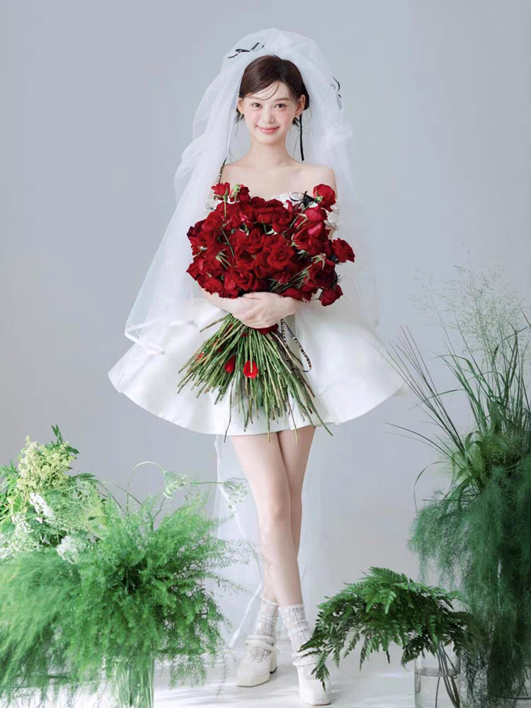 오프숄더 미니 웨딩드레스 셀프웨딩 촬영 파티 화보 - 상세 이미지 4