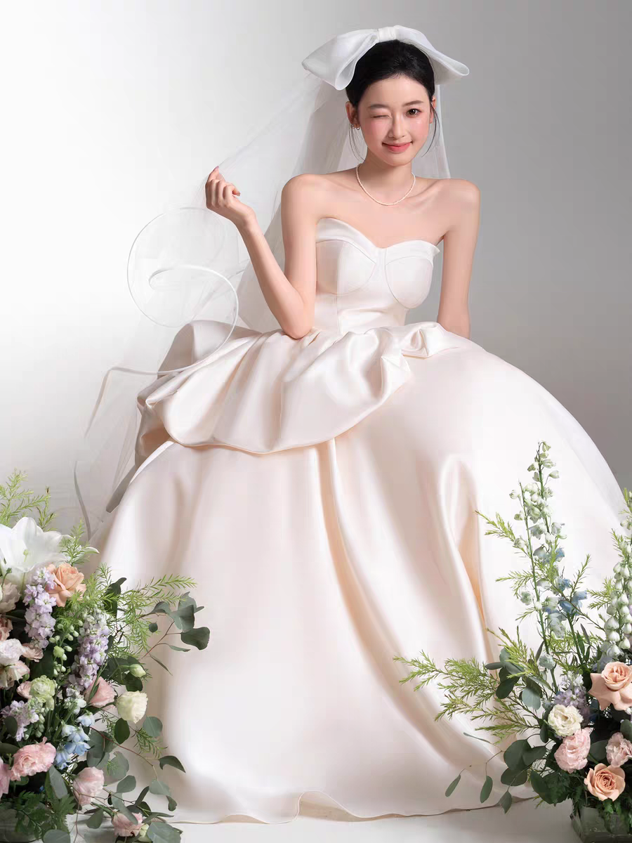 스튜디오 웨딩촬영 새틴 볼륨 리본 튜브톱 웨딩드레스 - 상세 이미지 4