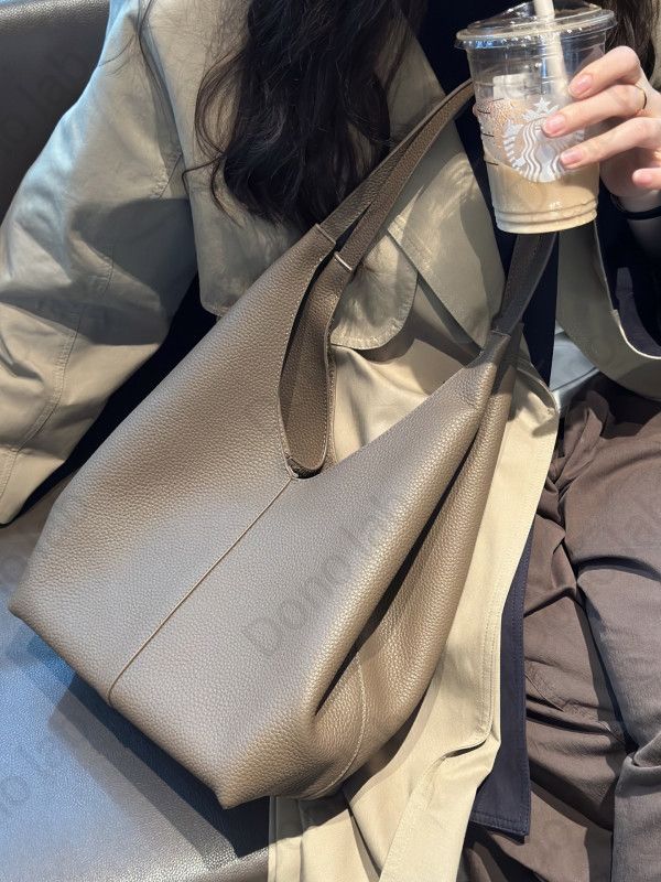 여성 소가죽 대형 미니멀 숄더백 넉넉한 수납공간 출퇴근 여행용 백백 쇼퍼백 - 상세 이미지 5