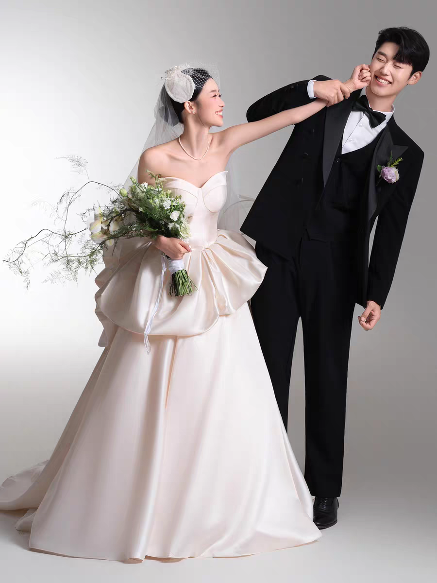 스튜디오 웨딩촬영 새틴 볼륨 리본 튜브톱 웨딩드레스 - 상세 이미지 3