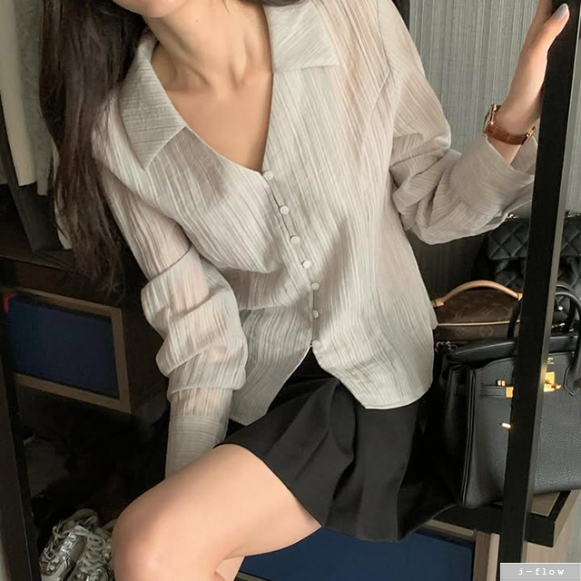 베잉 브이넥 카라 세미크롭 블라우스 3col 봄 여름 레이어드 시스루 트임 제이플로우 이미지 8