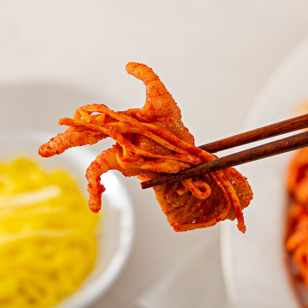 형닭마켓 그린망고닭발 매콤새콤 양념 아삭 망고채 무침 차갑게 먹는 닭발 350g - 상세 이미지 4