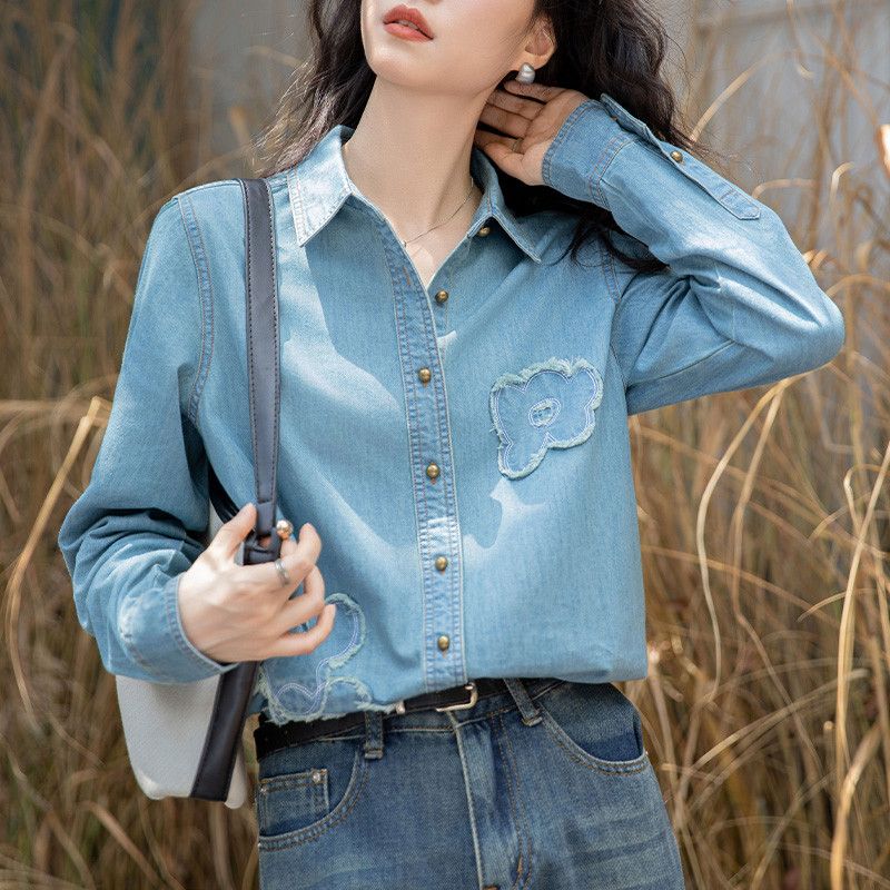 여성 빈티지 캐주얼 데님 포켓 플라워 패치 워싱 긴팔 셔츠 남방 블라우스 데일리룩 루즈핏 내추럴 유니크 아웃핏 - 상품 이미지