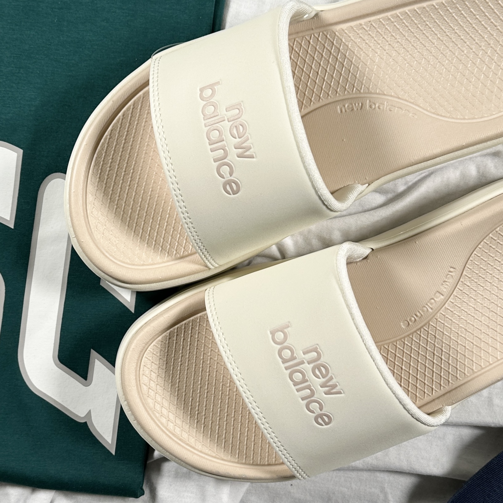 뉴발란스 슬리퍼 발편한 키높이 사무실 슬라이드 SD1301