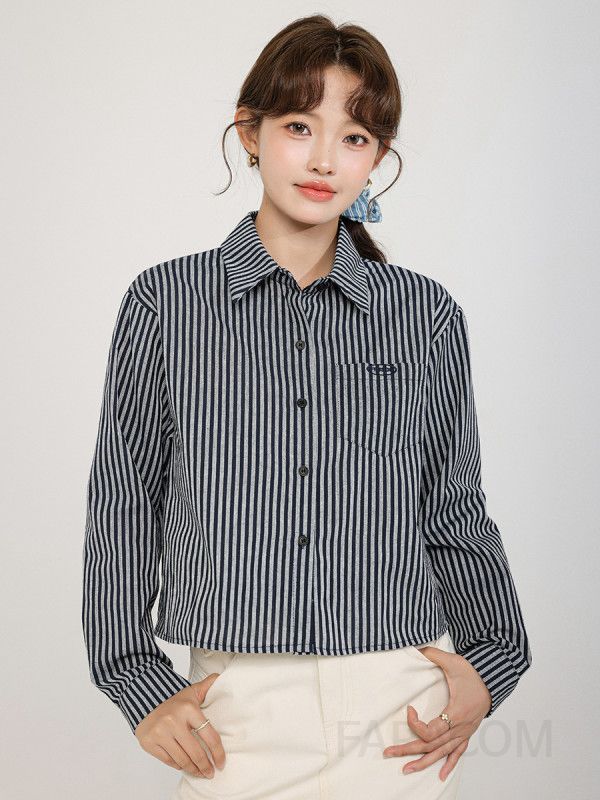 여성 캐주얼 데일리무드 세로 스트라이프 셔츠 카라 넥 라인 긴팔 크롭 블라우스 오피스룩 직장인룩 하객룩 코디 - 상세 이미지 2
