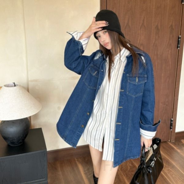 여성 빈티지 스트릿 루즈핏 데님 포켓 버튼 포인트 셔츠형 미디 기장 청자켓 셔츠자켓 오버핏아우터 워싱청자켓 레이어드룩 - 상품 이미지
