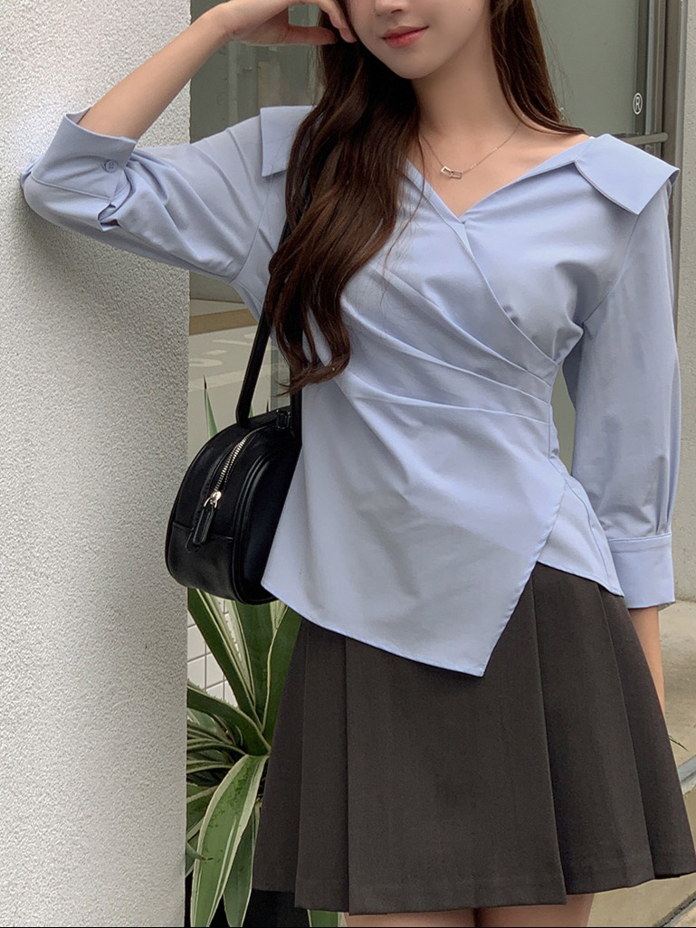 셔링 핀턱 와이드카라 브이넥 블라우스 이미지 6