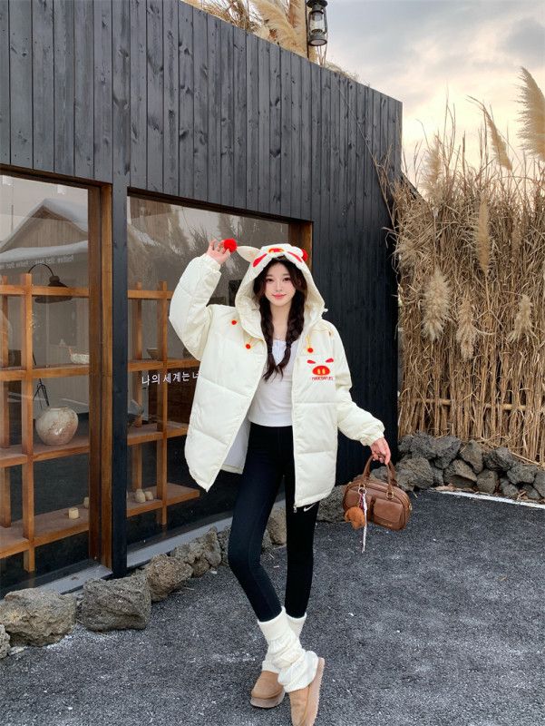 여성 빈티지 레트로 무드 루즈핏 자수 패치 포인트 하이넥 지퍼 여밈 데일리 룩 겨울 방한 패딩 점퍼 - 상세 이미지 2