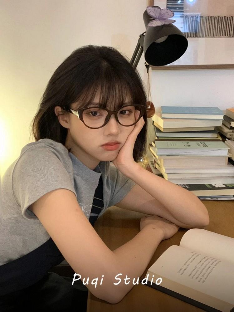 친밀한리플리 이승연 25회 캣아이 안경테 - 상품 이미지