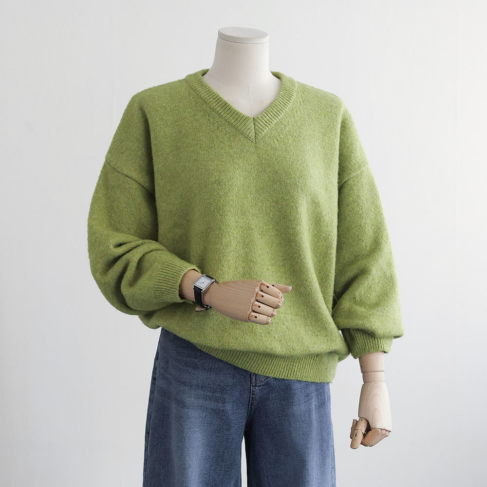 소프트램 브이넥 루즈핏 겨울 울 니트 제품 이미지