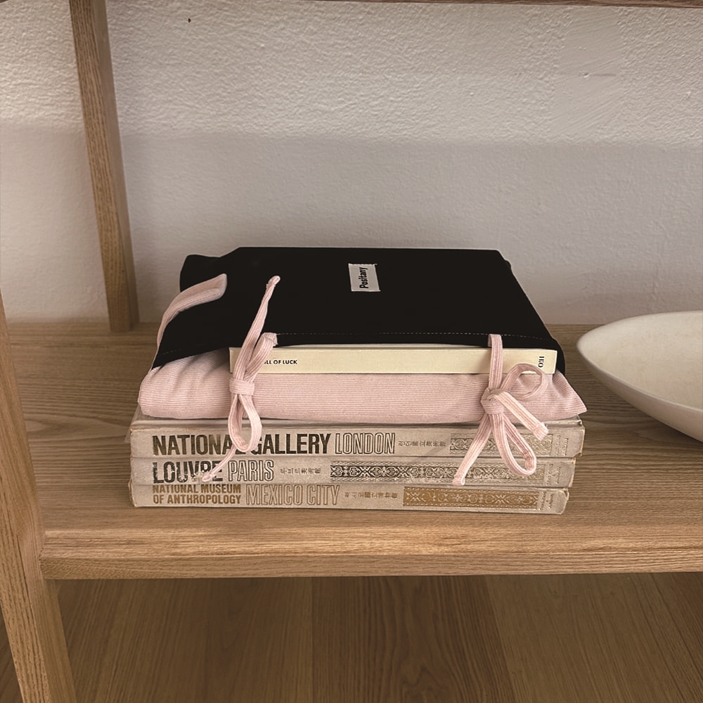 포지타니 Snug ribbon pouch (2colors) 스너그리본파우치 아이패드파우치 노트북파우치 - 상세 이미지 3