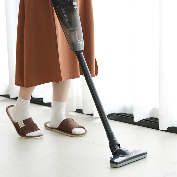 신일 무선 핸디 청소기 DC모터 가벼운 저렴한 소형 SVC-WL40HSS 원룸 차량용 핸드청소기 제품 이미지