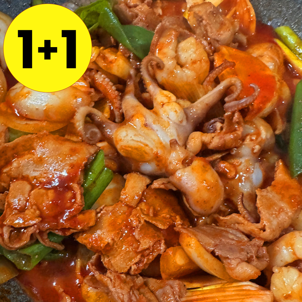 진우 쭈삼새 1+1 폭탄세트 쭈꾸미 삼겹살 새우 볶음 캠핑 밀키트 1.2kg 용량 - 상품 이미지