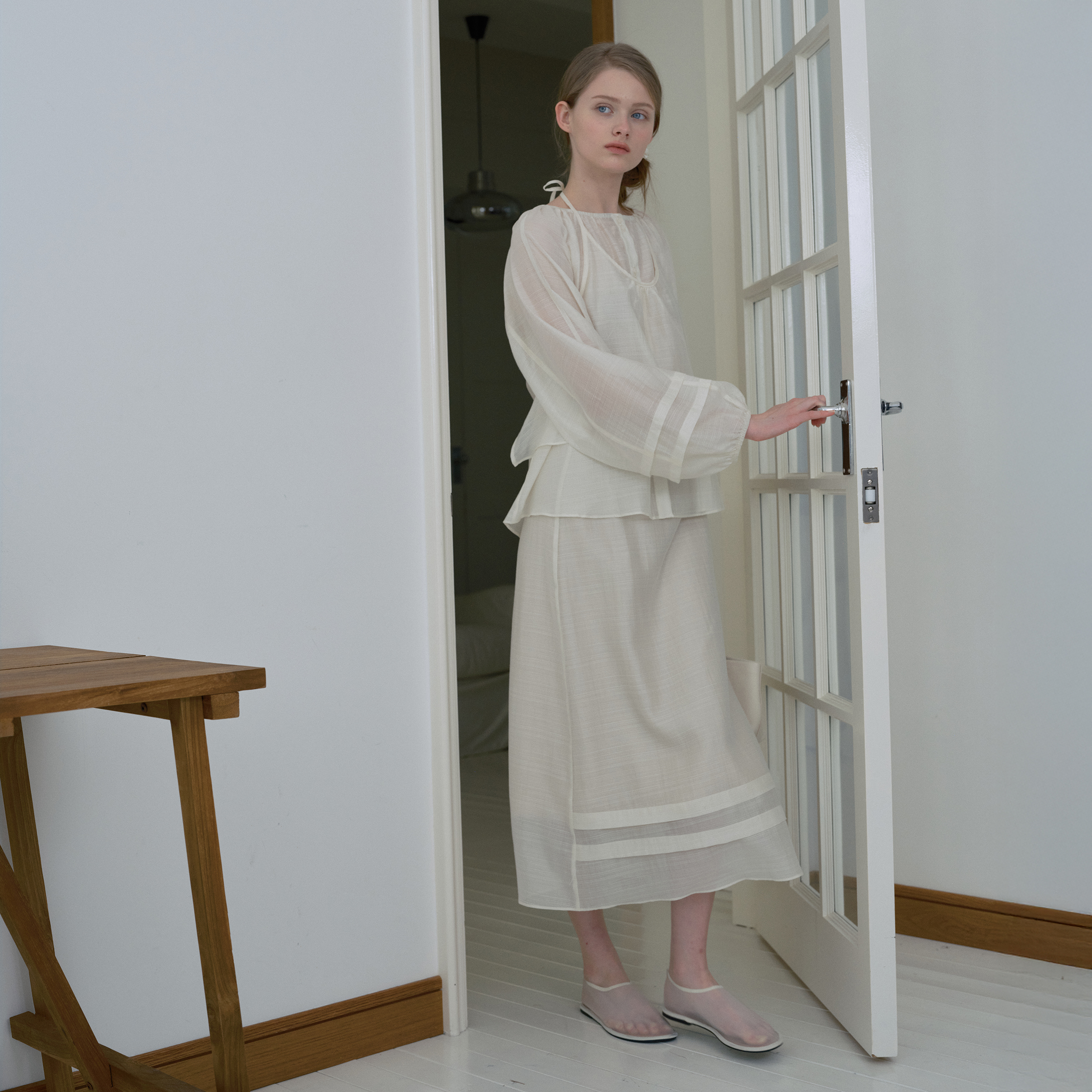 [네이버 단독][N도착보장][쥬시쥬디][SET] 시어 레이어링 블라우스 + 스커트 셋업 J1ST1N02 상세 이미지 5