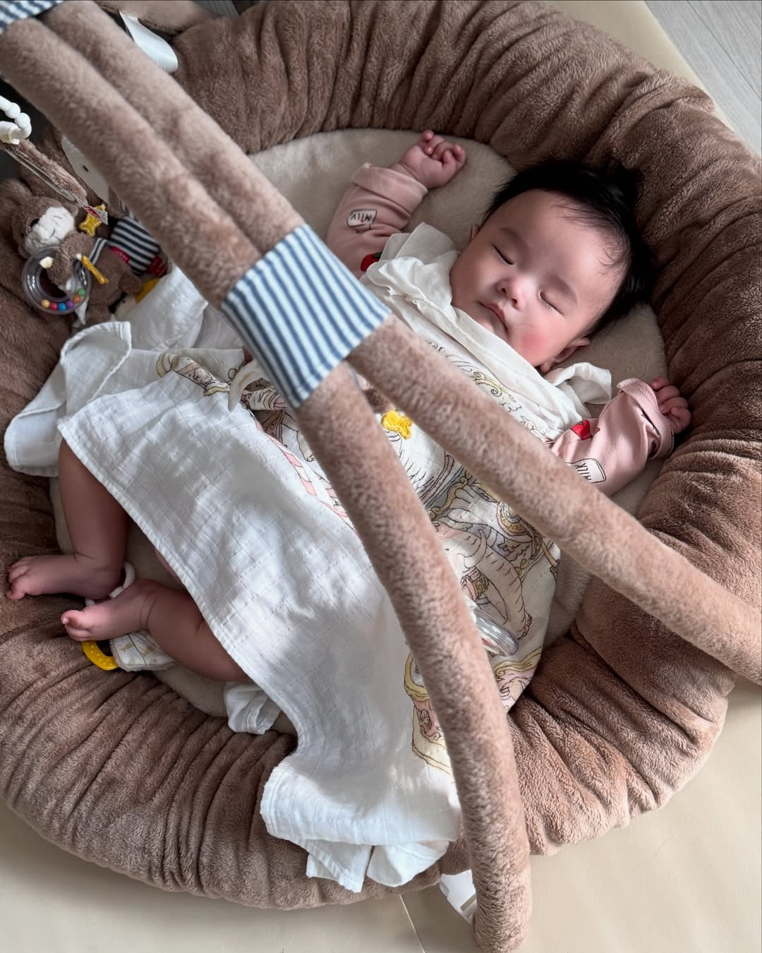 베이비펜 수달 아기 체육관 플레이 매트