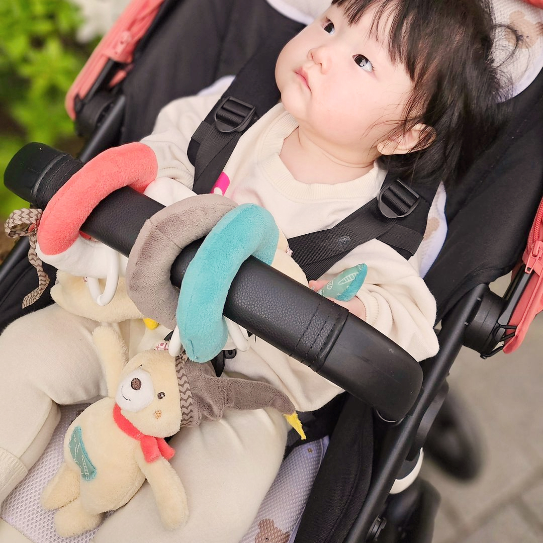 베이비펜 브루노 롤링 아기 유모차 카시트 딸랑이 장난감 모빌