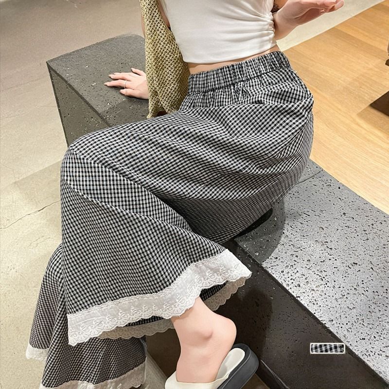 여성 데일리 오피스룩 와이드 핏 찰랑이는 고무줄 밴딩 체크 레이스 배색 9부 팬츠 치마바지 하이웨스트 빅사이즈 루즈핏 큐롯팬츠 - 상품 이미지