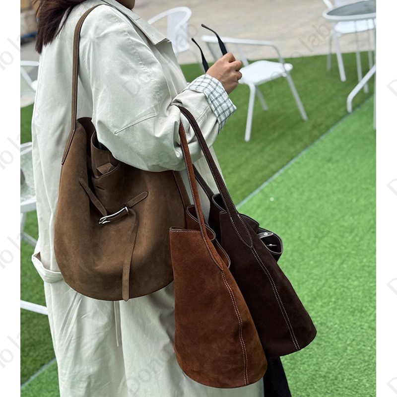가을 겨울 세련된 스웨이드 소가죽 숄더백 벨트 장식 대용량 레트로 버킷백 - 상세 이미지 3