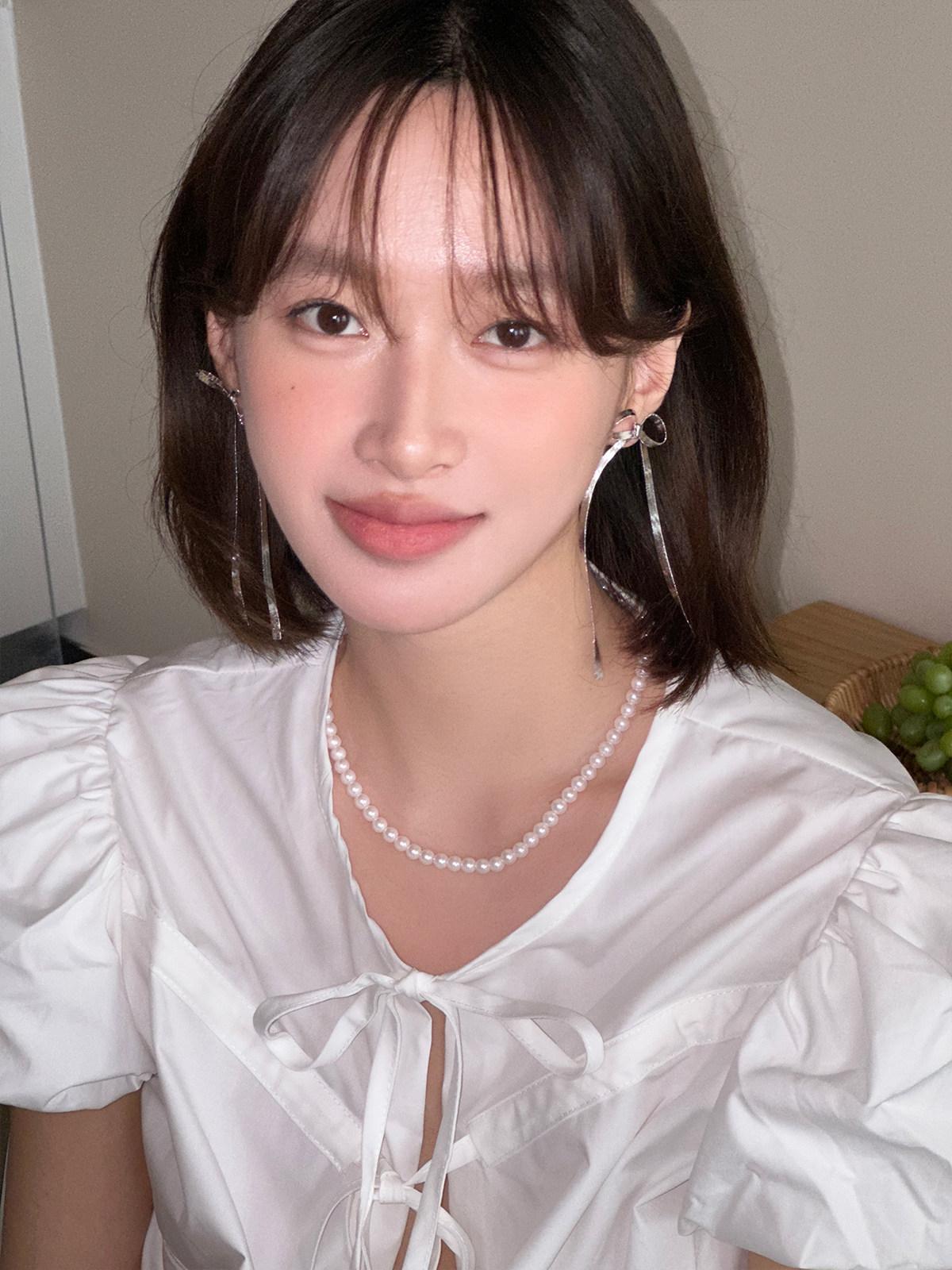 나솔사계 조현아 리본 드롭 롱 귀걸이 트렌디 액세서리 - 상품 이미지