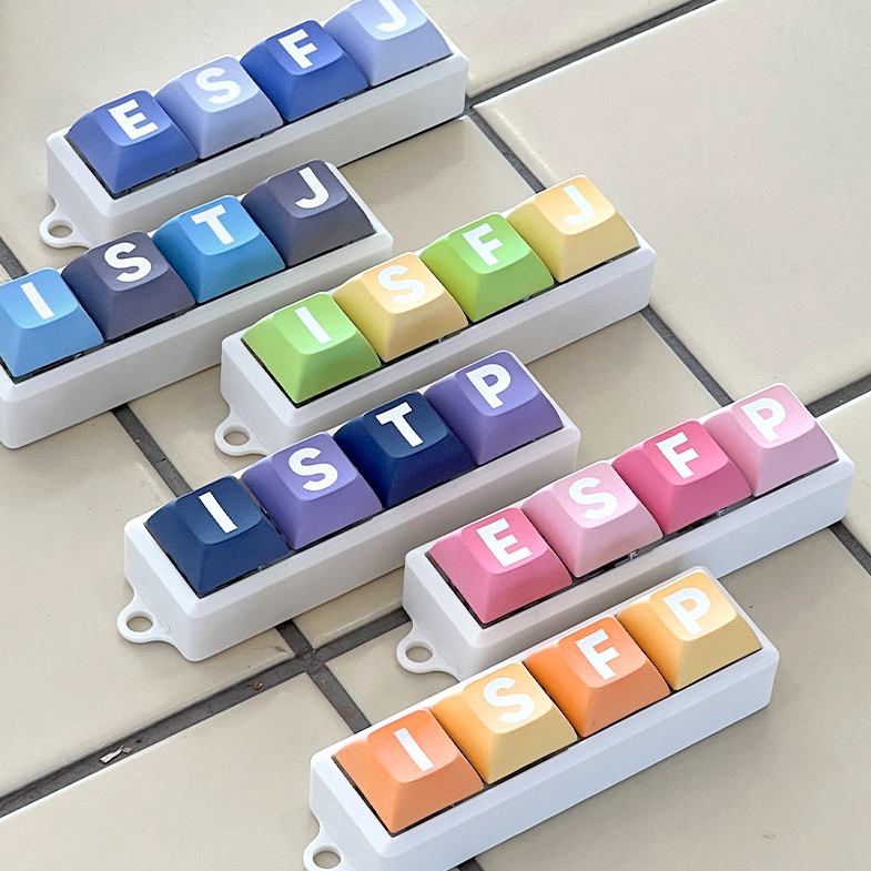 MBTI 이니셜 키캡 키링 키보드 커스텀 열쇠고리 클릭커 딸깍이 청축 - 상품 이미지