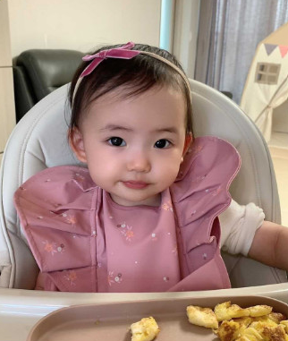 아기 턱받이 이유식 턱받이 방수 자기주도 신생아 베이비 빕 프릴