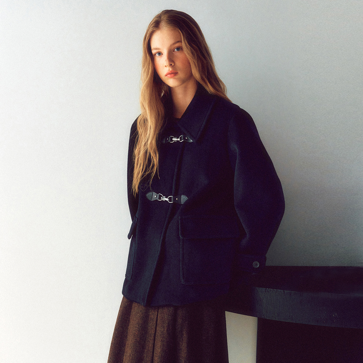 [온라인 단독] [N배송] 로엠 버클 미디 코트 RMJHG11R89 제품 이미지