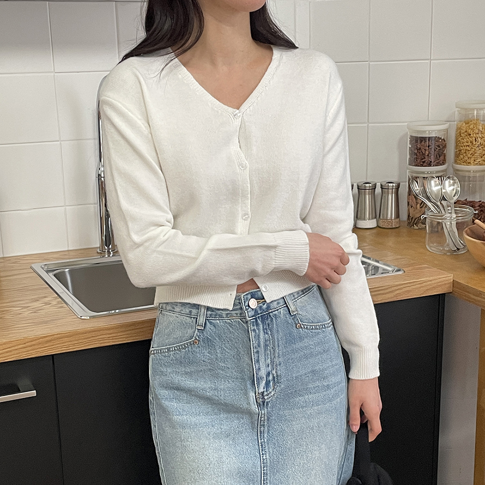 루즈핏 울 브이넥가디건 숏 크롭 여성 니트가디건 봄 간절기 블랙 그레이 화이트 이미지 6