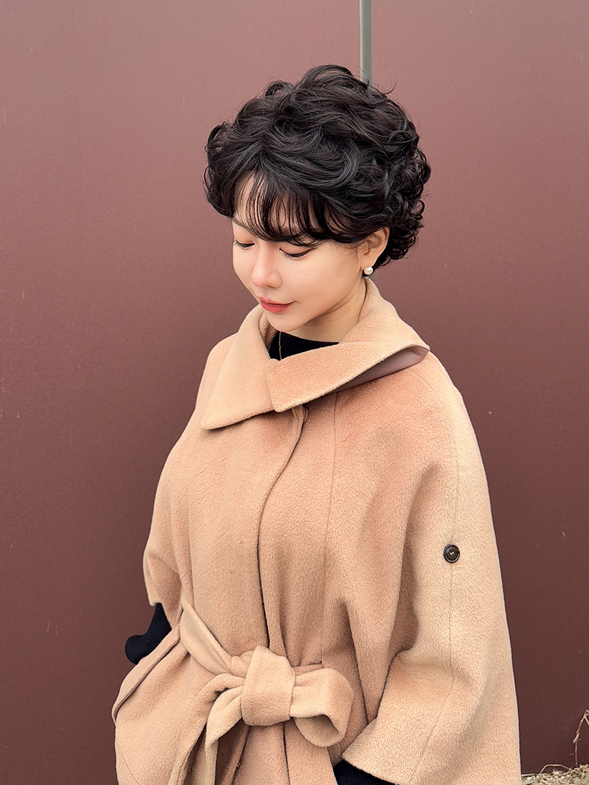 엘레강트 아웃컬 볼륨숏펌 이쁜 중년가발 내츄럴블랙 - 상세 이미지 2